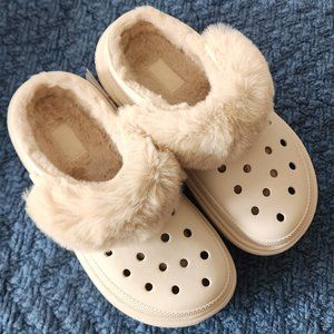 NWT Crocs Stomp Lined Clog with Fuzzy Strap